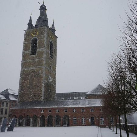 Le Refuge Des Catulas Thuin Exteriör bild