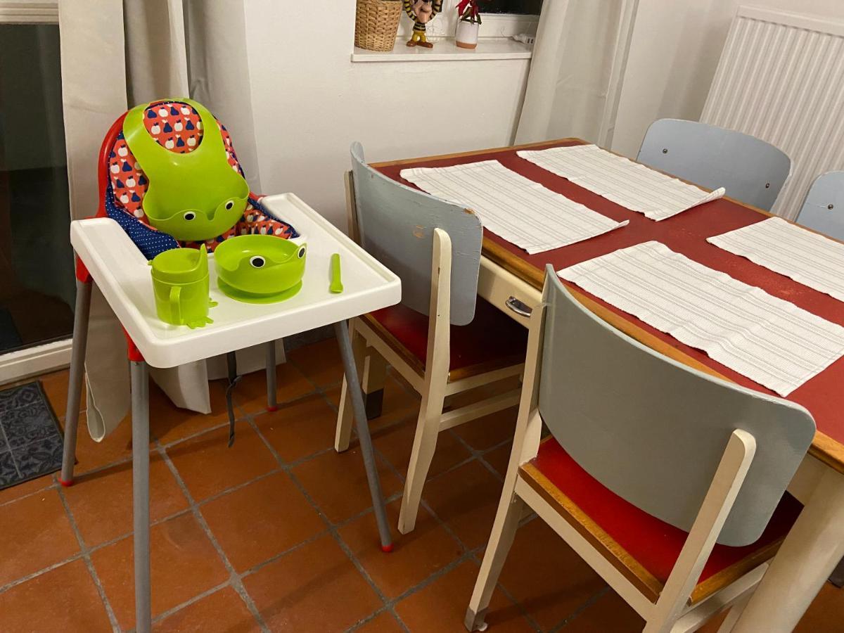 Le Refuge Des Catulas Thuin Exteriör bild