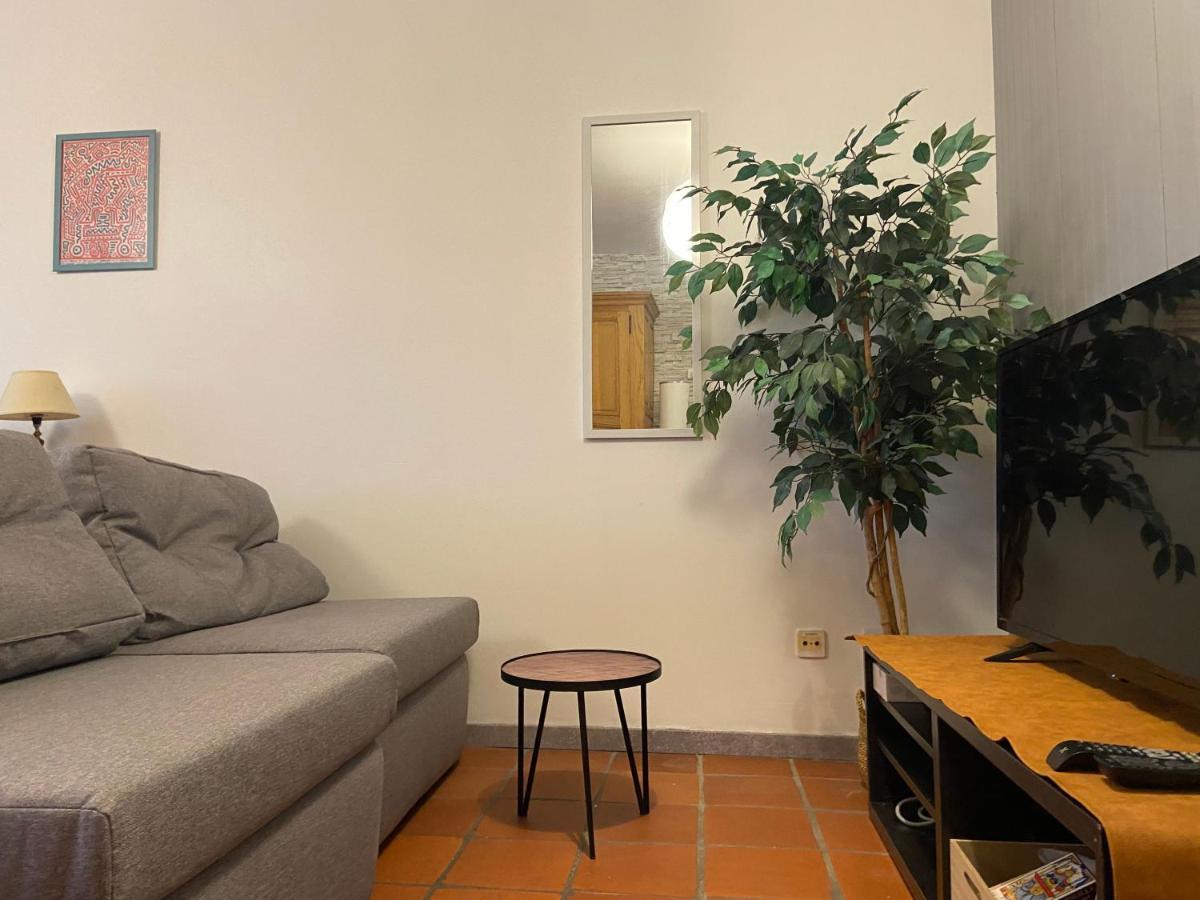 Le Refuge Des Catulas Thuin Exteriör bild